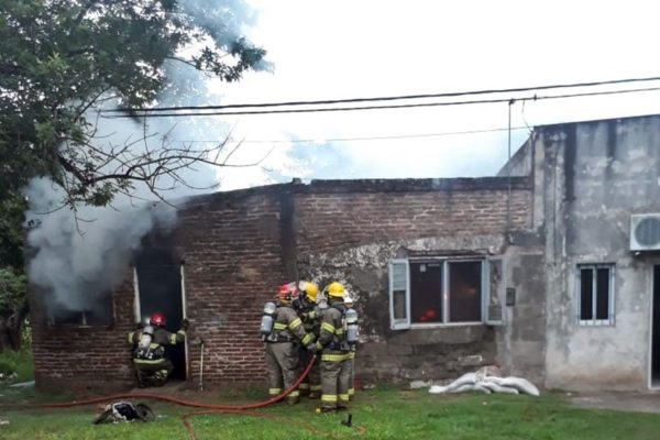 Gálvez: Incendio en hogar de 9 de Julio