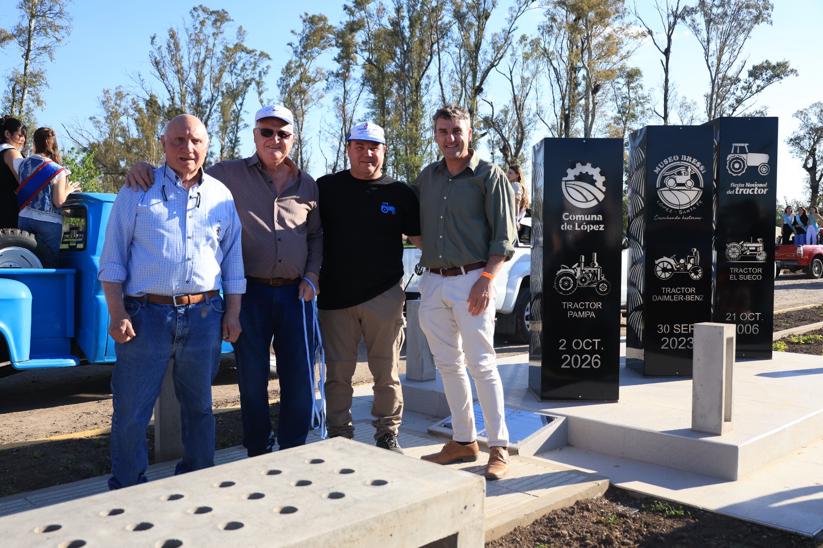 López inauguró la Plazoleta del Tractor, un homenaje a nuestra raíz agropecuaria